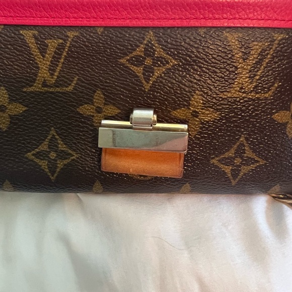 Louis Vuitton wallet on chain - Picture 8 of 14